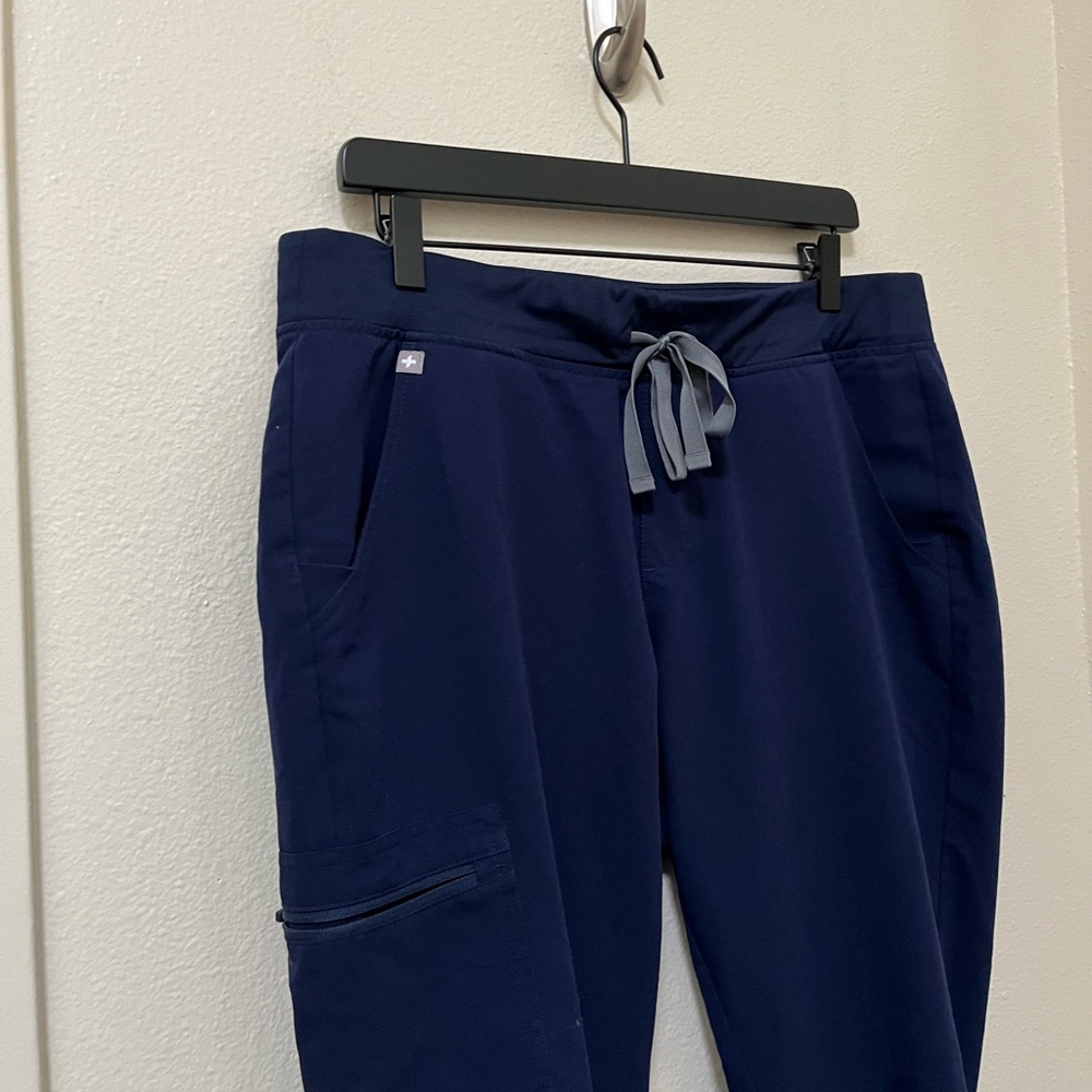 •FIGS• Zamora Jogger Scrub Pant Navy Blue PO# 2255 - Picture 2 of 3
